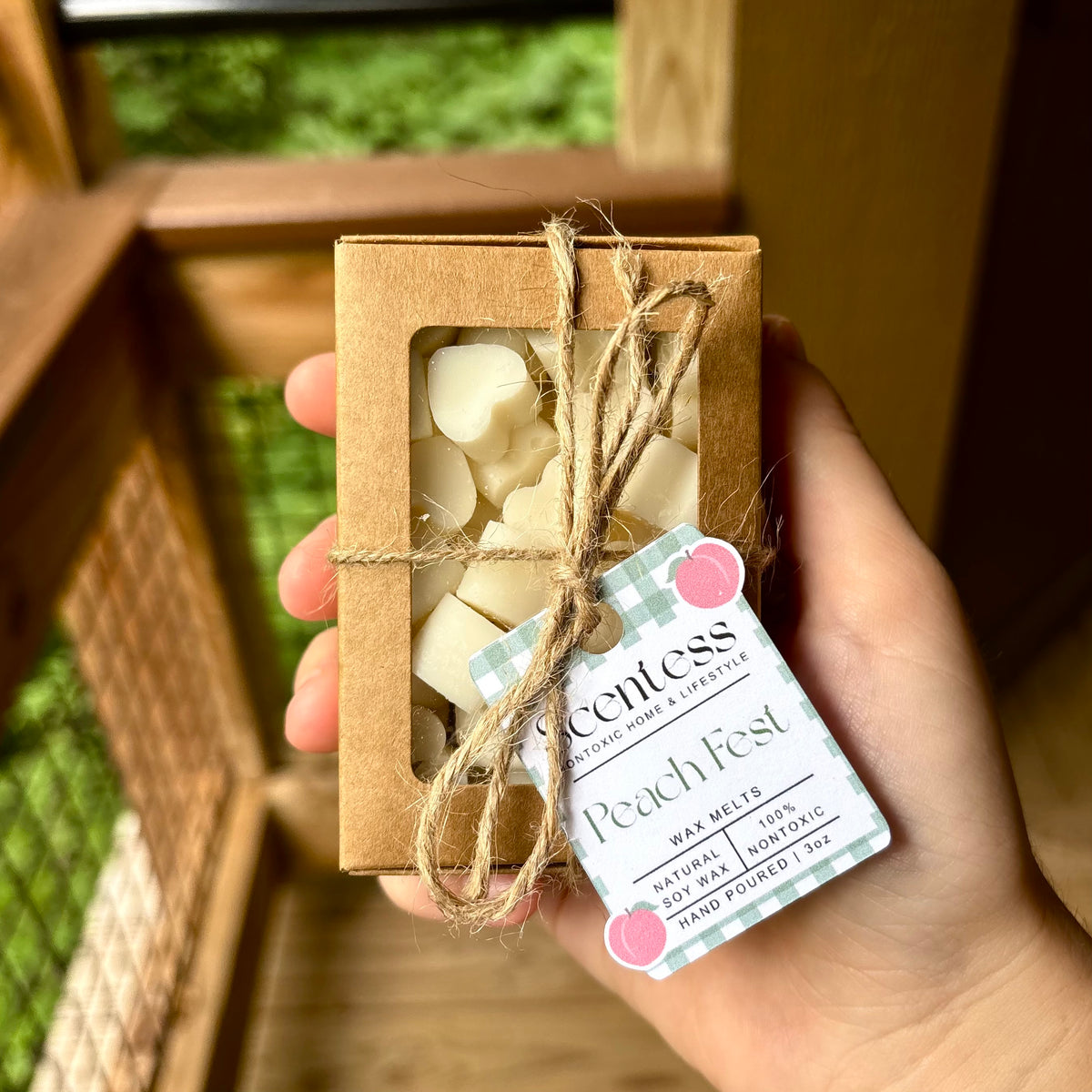 Peach Scented Nontoxic Heart-Shaped Wax Melts pink and green